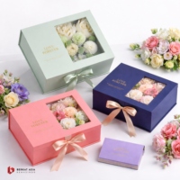 Boîte Cadeau Florale Portable en Papier Ivoire Biodégradable Écologique Personnalisable avec Fenêtre et Ruban – Douceur Pastel, Élégance Romantique