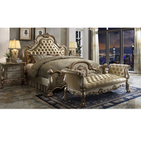 Schlafzimmer Moderner Stil Luxuriöses Design Doppelbetten Gepolstertes Kopfteil Weißes Bett Möbel