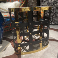 Table basse en acier inoxydable minimaliste italienne conçue par un maître pour un salon moderne
