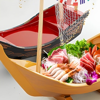 Plateau de service décoratif japonais en plastique pour sushis et sashimis Funamori, idéal pour les réceptions et la présentation en restauration
