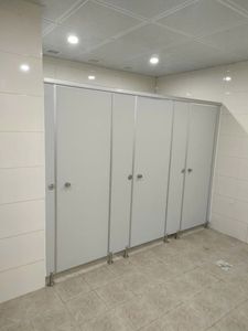 Sistema di Partizioni per Bagni di Hotel XDF - Design Moderno in <span class=keywords><strong>Laminato</strong></span> Compatto Fenolico, Impermeabile e Resistente al Fuoco - Product Image 2