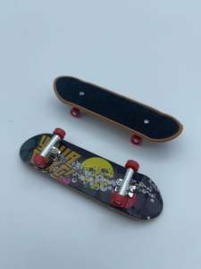 Vente en gros de <span class=keywords><strong>mini</strong></span> rampe de parc complète professionnelle en plastique pour enfants touche de doigt sport skateboard ensemble de skateboard jouets nouveaux - Product Image 3