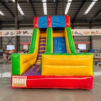 Structure gonflable multicolore avec toboggan et mur d'escalade, qualité commerciale, pour la location