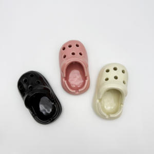 Cendrier en céramique créatif et moderne en forme de chaussures <span class=keywords><strong>Crocs</strong></span>, nouvelle arrivée, couleurs personnalisées, emballage en boîte, cendrier portable, vente en gros - Product Image 4