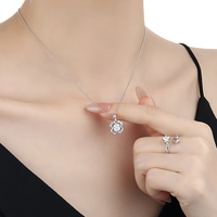 Glücksbringer Vierblättriges Kleeblatt Anhänger Halskette mit Quadratischem Zirkon 925 Sterling Silber Perlenhalskette Damen Maßgeschneiderter Schmuck Großhandel