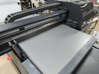 Profesyonel 6090 UV Yazıcı 3 Kafa I3200 I1600 Xp600 CMYK+W+V Düz Yataklı UV Baskı Makinesi 3D Kabartmalı Ahşap Akrilik için