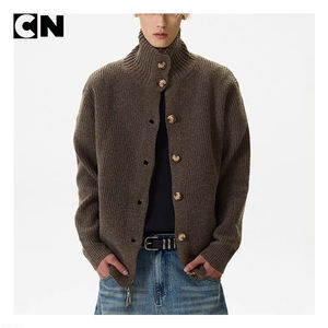 Certificación BSCI Ventas directas de fábrica Hombres Otoño Invierno Nuevo Stand Ccollar 100% Poliéster Vintage Cardigan Suéter con botón - Product Image 4