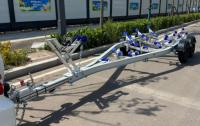 Remorque de bateau en aluminium de 21 pieds pour bateaux de 18 à 20 pieds avec rouleaux oscillants à essieu tandem et frein hydraulique en vente prix d'usine