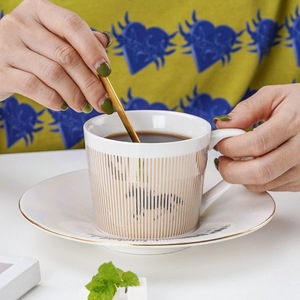 الشركة المصنعة رخيصة مجموعة أكواب الخزف عاكس الطلاء مرآة القهوة الديكور السيراميك مع الصحن - Product Image 1