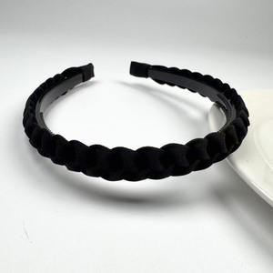 عصابة رأس نسائية أنيقة وعصرية مصنوعة يدويًا بتصميم هندسي بيضاوي 12 سم، مضادة للانزلاق ومزينة بخيوط مضفرة، مناسبة للحفلات ومتعددة الاستخدامات - Product Image 4