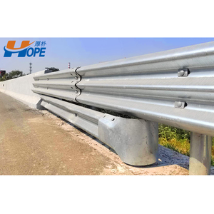 Barrera de tráfico de haz de tres ondas Barrera de choque de seguridad vial AASHTO M180 Q355B Barandilla de carretera - Product Image 5