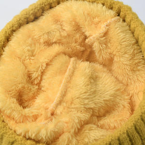 Chapeau en tricot jacquard de haute qualité avec logo personnalisé, pompon, bonnet chaud en tricot épais, chapeau d'hiver à rayures - Product Image 5