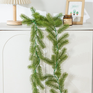 Guirlande artificielle en rotin de pin 1,8 m, verte, à suspendre au mur pour décoration de mariage et de Noël - Product Image 3