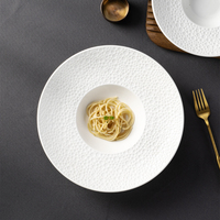 Service de table en porcelaine haute température YAYU, gravure d'hôtel, plats à pâtes blancs, design personnalisé, assiette en céramique pour restaurant
