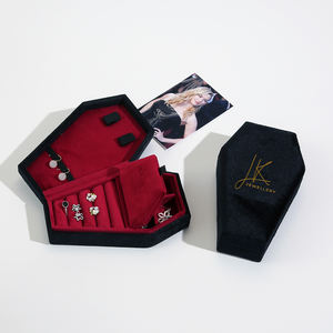 Caja de Almacenamiento de Joyería Hecha a Mano con Diseño de Logotipo Personalizado, Caja de Viaje de Terciopelo Negro Gótico para Halloween, con Cierre a Presión en Forma de Ataúd para Collares - Product Image 4