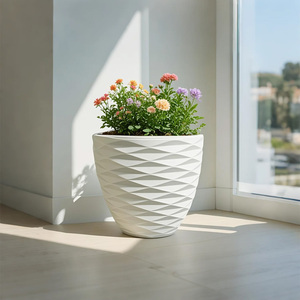 Maceta <span class=keywords><strong>de</strong></span> plástico con patrón <span class=keywords><strong>de</strong></span> diamante con diseño geométrico Superficie texturizada Maceta interior/exterior <span class=keywords><strong>para</strong></span> plantas - Product Image 3