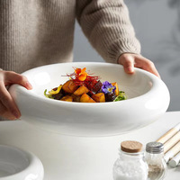 Assiette creuse moderne en céramique blanche de luxe pour la restauration fine, la présentation d'apéritifs de mariage, ensemble d'assiettes en porcelaine empilables