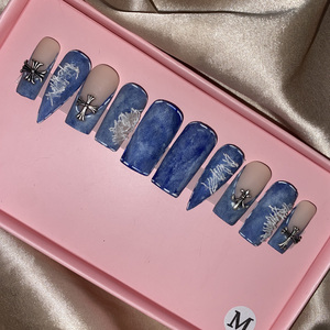 Venta al por mayor de <span class=keywords><strong>piedras</strong></span> ostentosas de lujo personalizadas, prensa en las <span class=keywords><strong>uñas</strong></span>, ataúd medio, corazón, perla, Punta francesa, <span class=keywords><strong>uñas</strong></span>, manicura, acrílico, palo en las <span class=keywords><strong>uñas</strong></span> - Product Image 1