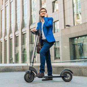 Scooter électrique de banlieue noir/argent 350W bon marché avec le support grand scooter gonflable de pneu de deux roues de 8.5 pouces - Product Image 6