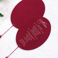 Carte de menu de mariage ovale 5*7 pouces en velours bordeaux avec invitation de mariage en feuille d'or et pompon