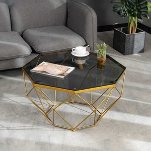 <span class=keywords><strong>Table</strong></span> basse en <span class=keywords><strong>fer</strong></span> <span class=keywords><strong>forgé</strong></span> avec plateau en <span class=keywords><strong>verre</strong></span> trempé, style nordique moderne et luxueux, cadre doré - Product Image 2