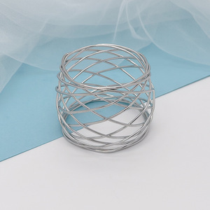 Usine directe hôtel rond de serviette créatif à la main Art occidental nourriture décoration bouche tissu anneau à la mode bracelets - Product Image 3
