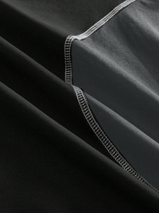 T-shirt Urban Street nera e grigia con cuciture a contrasto, in rete, oversize, a maniche corte, con badge in metallo, traspirante, streetwear estivo. - Product Image 5