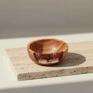 Bol en résine et bois, fusion artistique, idéal pour servir des collations, des fruits ou comme pièce maîtresse décorative, bols à collations et maison - Product Image 2