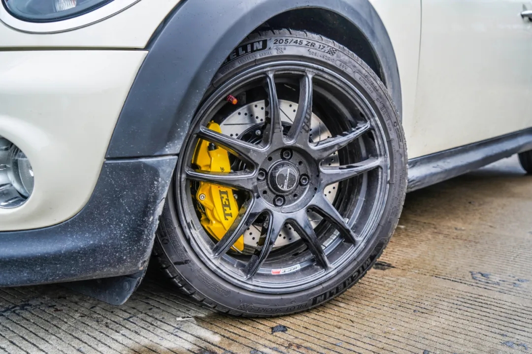 ミニクーパー2002-2006用 ホイールハブ＆ブレーキキット SCITOO製 パワーストップ フロント S2776 ペア ハイテンプ レッド パウダー