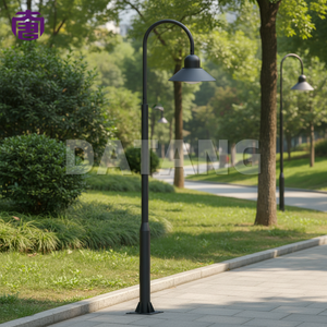 Lampadaire LED extérieur contemporain et étanche pour l'éclairage des rues, des places, des campus, des centres de villégiature et des aménagements paysagers - En vente - Product Image 1