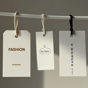 <span class=keywords><strong>2025</strong></span> nóng bán tùy chỉnh logo riêng <span class=keywords><strong>hangtags</strong></span> in ăn mặc nhãn giấy in ấn cắt hangtag cho quần áo - Product Image 1