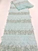Tulle de luxe à franges horizontales en maille, orné de cristaux et de sequins de tailles variées, brodé de perles, pour robes de haute couture et tenues de soirée.