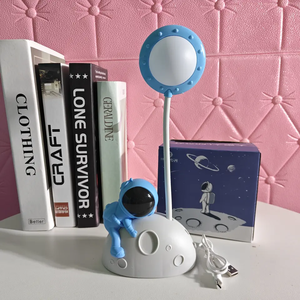 Usb ricaricabile astronauta <span class=keywords><strong>luna</strong></span> luce notturna decorazione astronauta lampada da tavolo a LED regalo di compleanno per lampada da tavolo atmosfera per ragazzi - Product Image 4