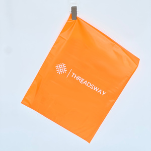 Bolsa de Envío de Poliéster Roja Ecológica de 10*13 con Logotipo Blanco, Bolsa de Embalaje para Ropa, Camisetas y Cajas de Zapatos, en Oferta - Product Image 1