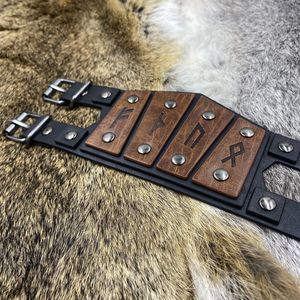 Pulsera de cuero con runas para hombre, estilo vikingo nórdico, pulsera con tachuelas para protección en escalada de montaña - Product Image 2