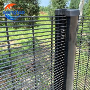 Fil de fer barbelé compatible avec clôture 358, maille 7,62 x 1,27 <span class=keywords><strong>cm</strong></span>, fil de 4 mm, <span class=keywords><strong>180</strong></span> x 200 <span class=keywords><strong>cm</strong></span> pour la sécurité - Product Image 1