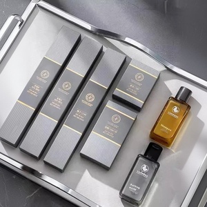 Suministros <span class=keywords><strong>de</strong></span> hotel Amenities Set Artículos <span class=keywords><strong>de</strong></span> tocador Accesorios Hoteles Jabón y Champú pantuflas Venta al por mayor Productos <span class=keywords><strong>de</strong></span> cepillo <span class=keywords><strong>Limpiador</strong></span> <span class=keywords><strong>de</strong></span> baño - Product Image 1