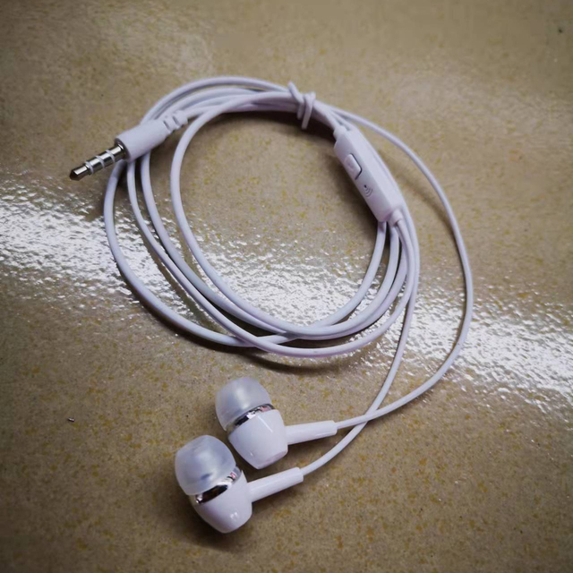 Very Low Price High Quality Earphones Headphones Jack 3.5mm with Voice Control Stereo Earphones with Microphone for Promotion