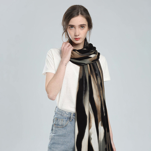 Bufanda de terciopelo de lujo para mujer, chal cálido de invierno con estampado abstracto grande, accesorio de moda suave y acogedor, 180x90cm - Product Image 2