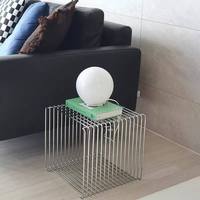 Étagère de rangement moderne et minimaliste en métal pour baie vitrée, table d'appoint carrée créative pour canapé, table de balcon sans installation