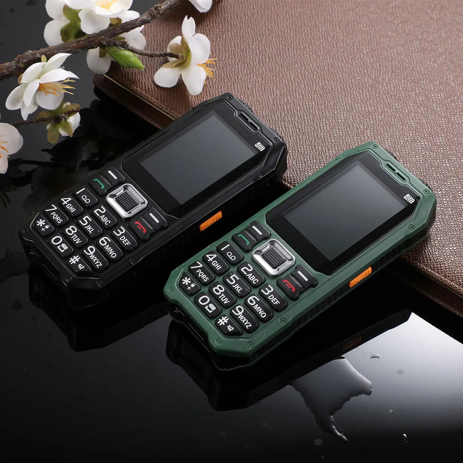 Ponsel pintar GSM, telepon genggam pintar GSM 4 kartu SIM 2 lampu senter untuk fitur Senior/telepon pintar/telepon genggam