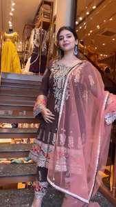 Traje Bollywood de Secado Rápido con Bordado Múltiple de Lentejuelas y Red de Mariposa de Georgette Sintética Pesada y Elegante al Mejor Precio para Mujer, Salwar Kameez para Fiesta - Product Image 4