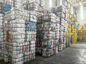 SF02 Abbigliamento Usato Estivo da Uomo all'Ingrosso, Alta Qualità, Seconda Mano: Pantaloncini, Pantaloni, <span class=keywords><strong>Jeans</strong></span>, T-Shirt - Product Image 4