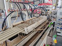 Extrudeuse à double vis pour la production de profilés d'angle en PE/PVC, conception conique co-rotative, rapport L/D 22:1, 380V-440V, haute performance