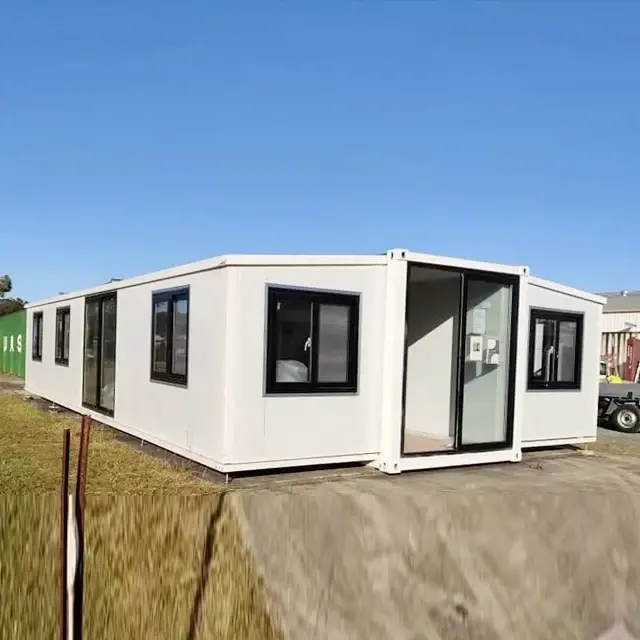 2024 Paquistão 20 pés 40 pés pré-fabricados expansíveis temporários modulares para escritório villa painel sanduíche personalizado casa de férias