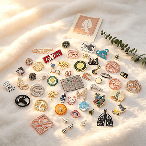 Broche de luxe personnalisée en métal émaillé avec épingle de sûreté et perles pour fixation d'écharpe, hijab, tudung - Product Image 3