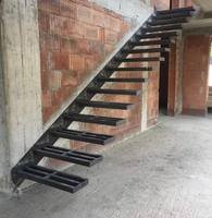 Escalier suspendu en structure acier invisible, module personnalisé, marches flottantes