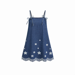Robe mini en denim de coton de haute qualité, style resort, brodée, coupe ample, en dentelle, coupe trapèze, conçue sur mesure - Product Image 2