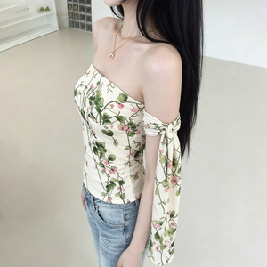 Camiseta Francesa Elegante y Romántica con Estampado Floral, Cuello Halter, Estilo Vacacional, Moda, Sensual, Ajustada - Product Image 5
