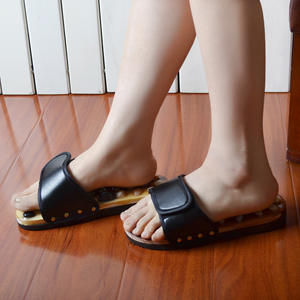 Fábrica barata al por mayor nueva piedra acupresión zapatillas acupuntura tratamiento masaje Activar pie meridiano masaje zapatos - Product Image 2